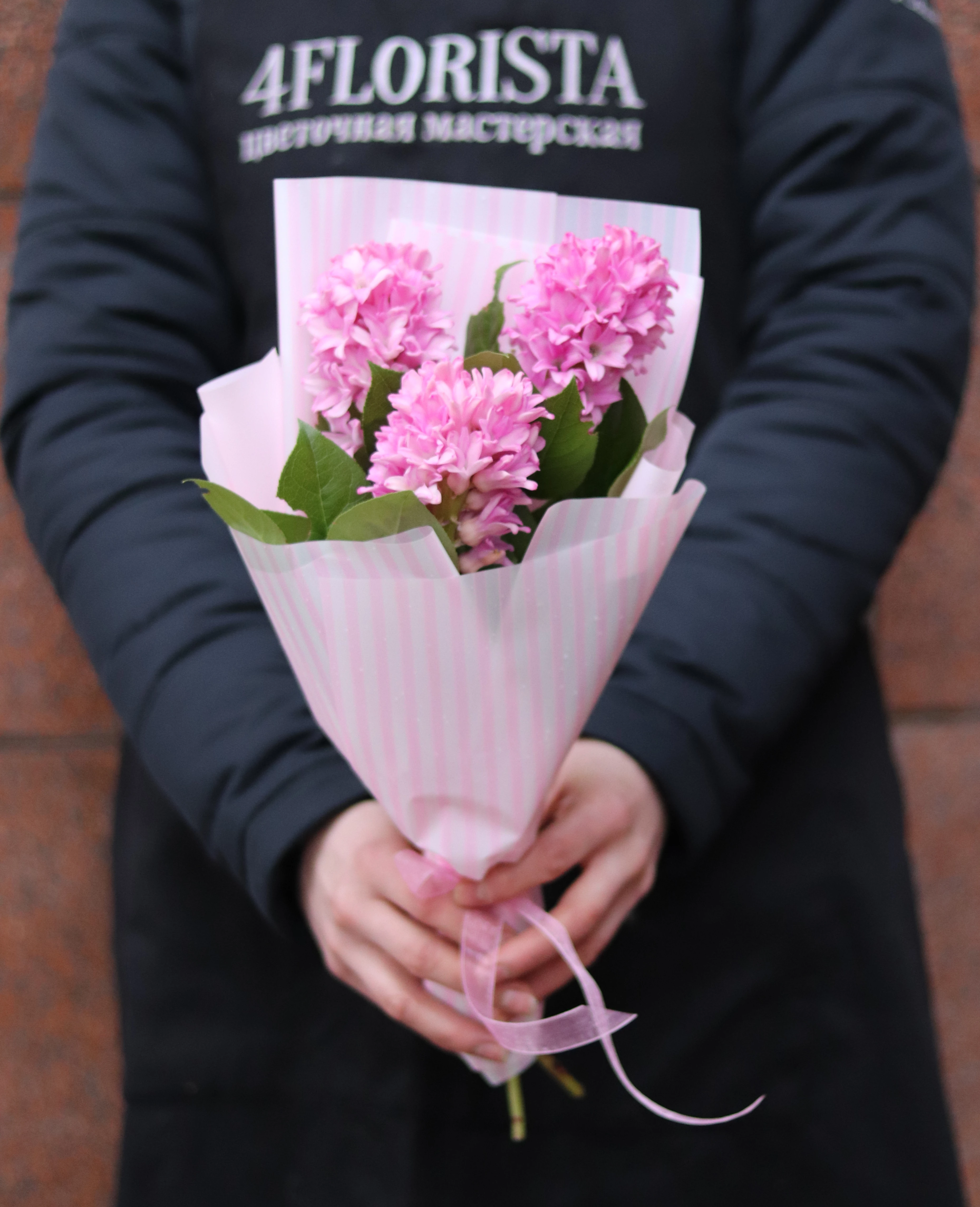 Букет с гиацинтом на 8 марта