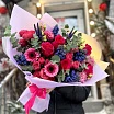 
											Букет на 8 марта с розами, эустомой и вероникой