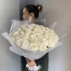 
											Нежный букет пионовидных белых роз
