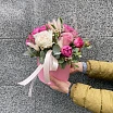 
											Букет в шляпной коробке для мамы и дочки 