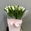 
											Монобукет из белых тюльпанов в коробке